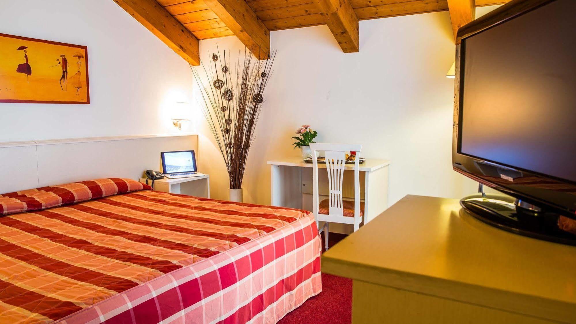 Hotel Gallia Pianezza Εξωτερικό φωτογραφία